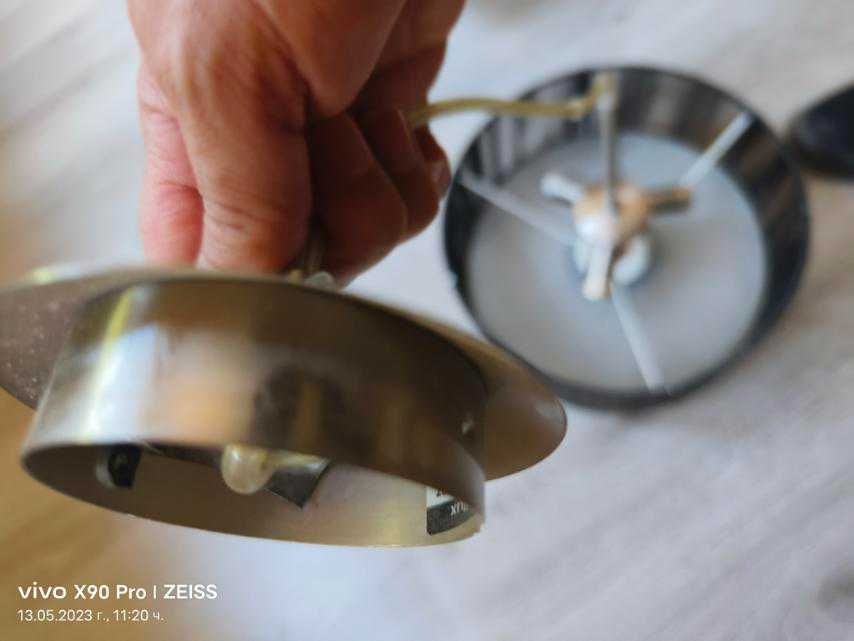 Полилеи, лампи, черни - 2 броя.