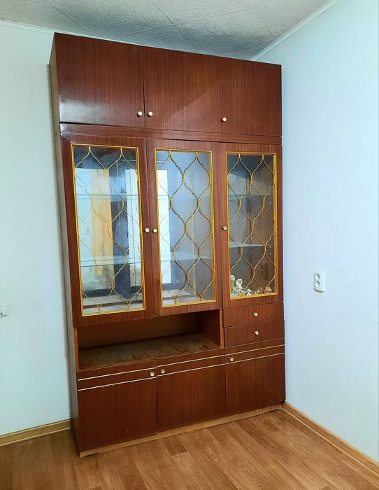 Шкаф дерево 135х44см