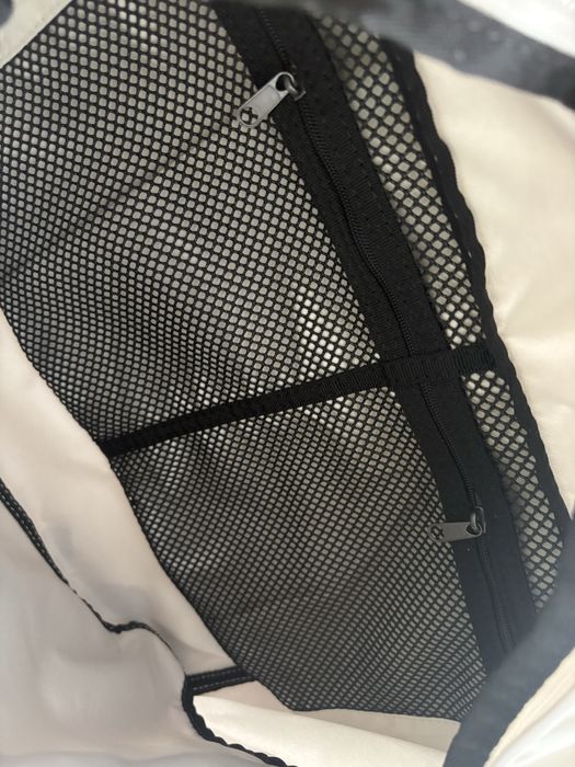 Borseta Nike cu eticheta