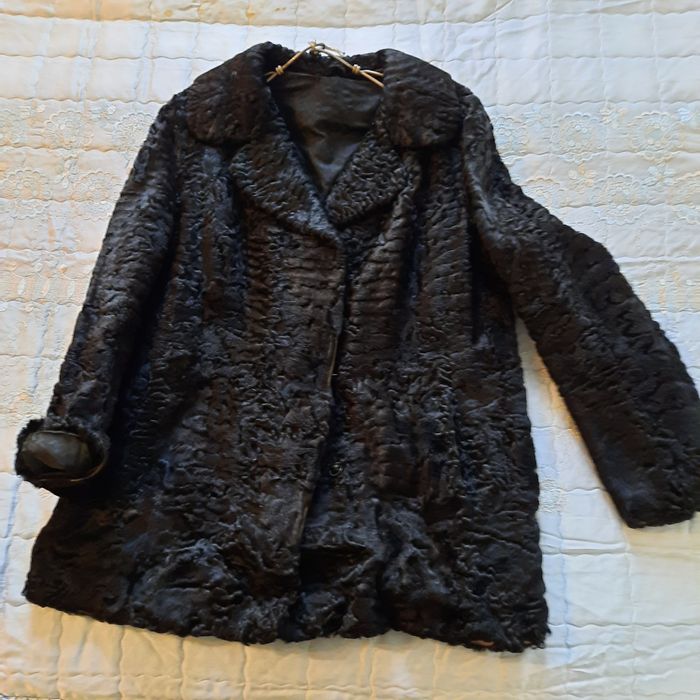 Vând haine de blana