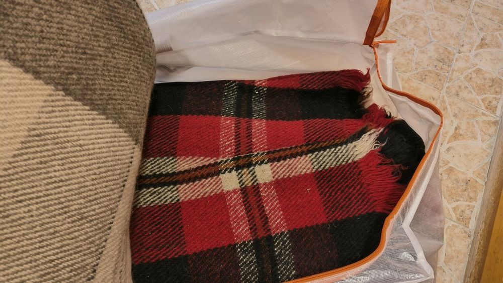 Родопско одеало! Три  вида разцветка,като белите са нови,неизползвани