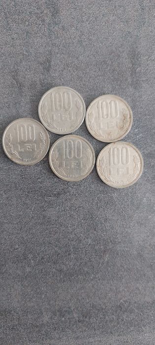 Bacnote și monede vechi.