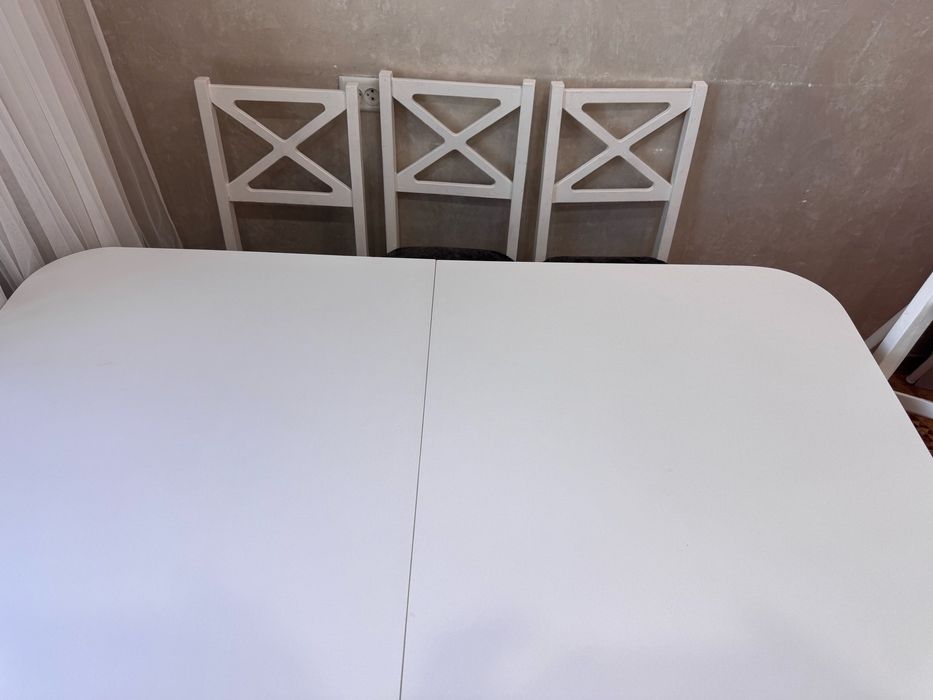 Стол со стульями