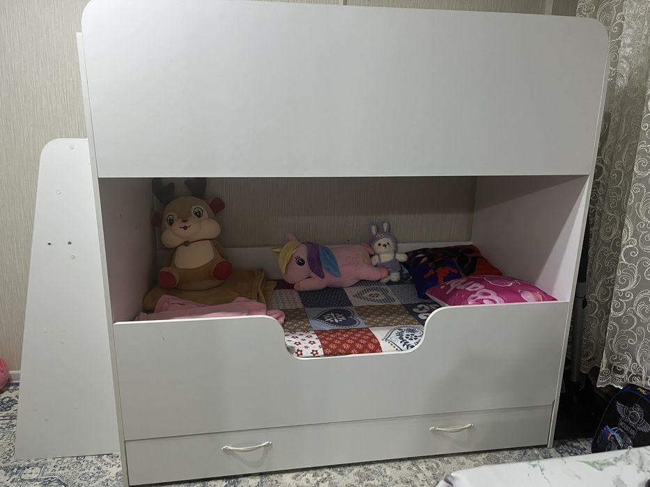 Продам двухъярусная кровать детская состояние  отличное с матрасои
