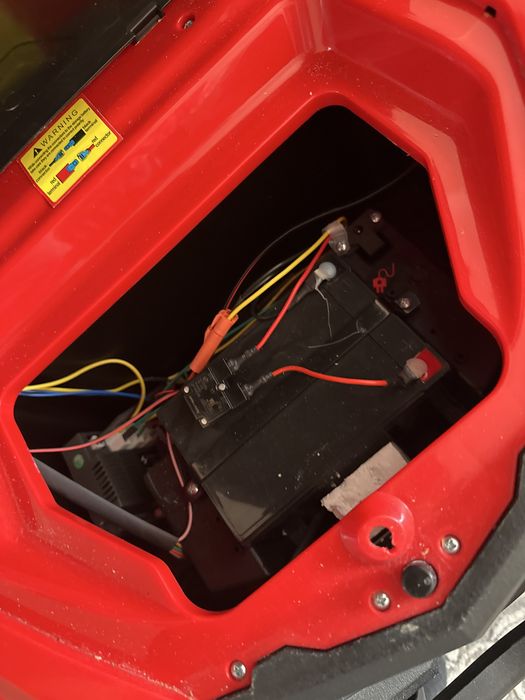 Детская машина электрическая