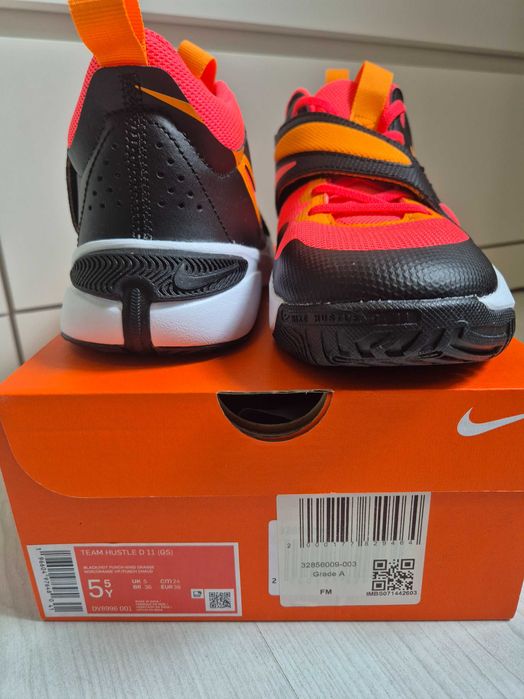 НОВИ Nike маратонки