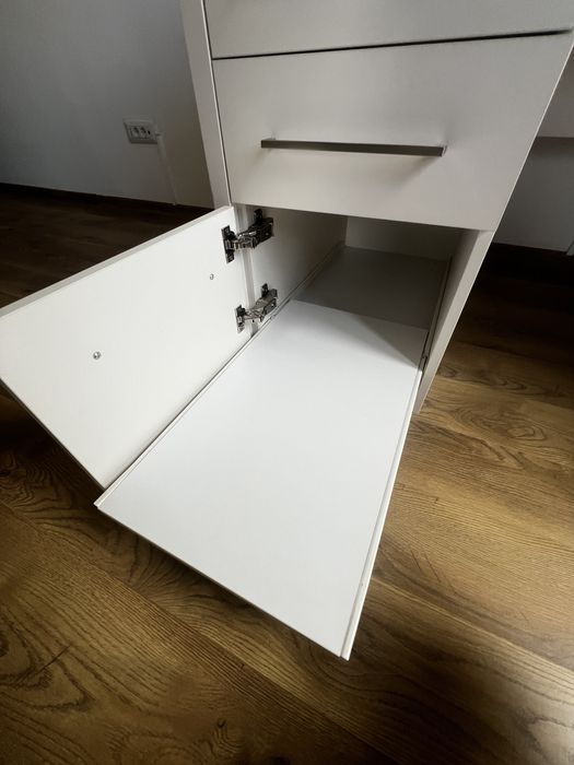 Birou modern cu etajera si sertare , sertar special pentru imprimanta