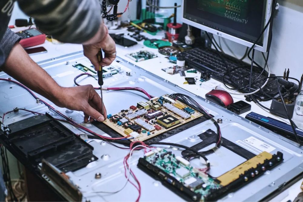 Разбит экран? Не спешите покупать новый телевизор