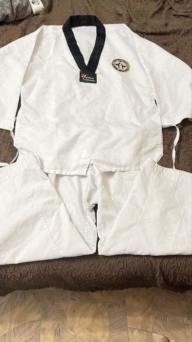 Продам форму для ткэквондо. Одевали 1 раз.