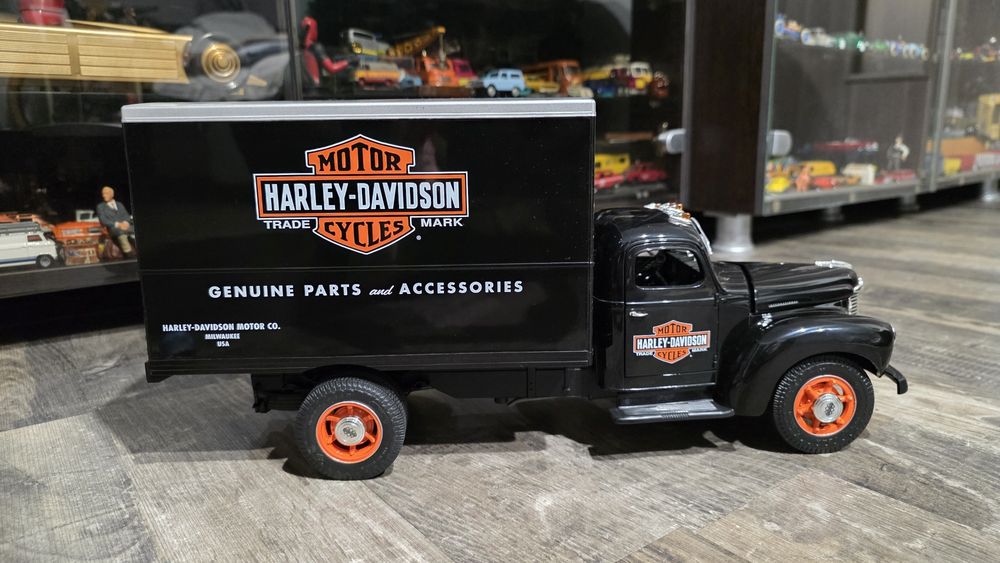 Harley-Davidson Highway 61
International Delivery Truck 1948 1/16 High