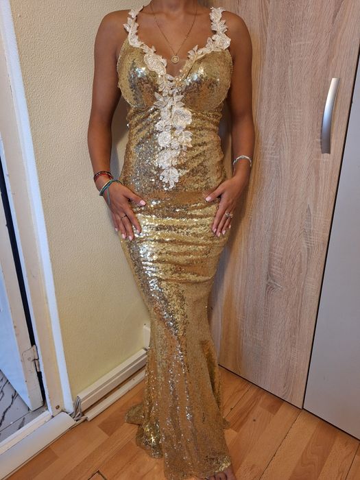 Vând rochii de seară