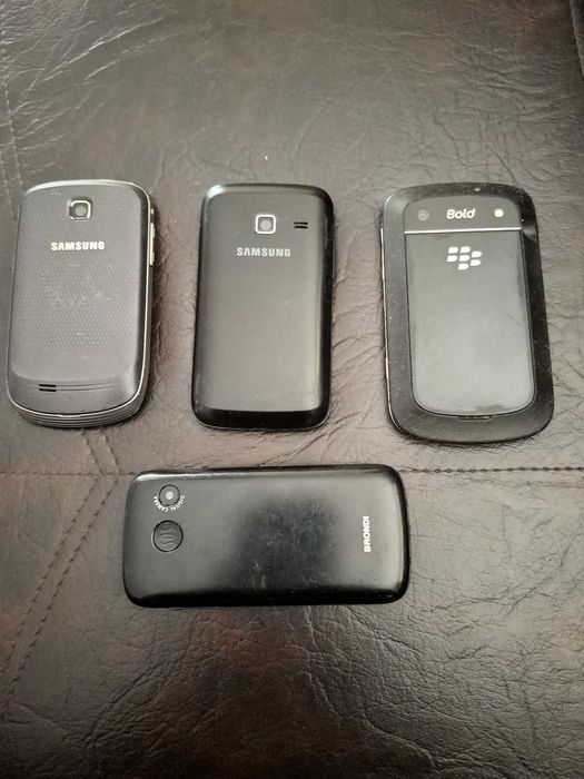 Vând lot de 12 telefoane