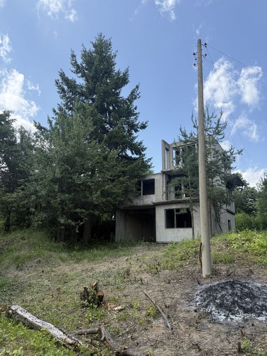 Парцел 905 кв.м. с постройка