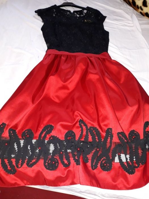 Transport gratuit! Rochie marimea M-L