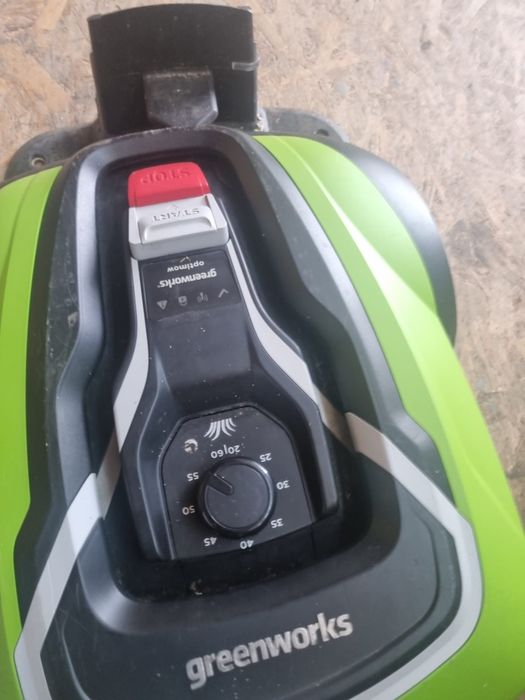 Robot de tuns iarba Greenworks Optimow