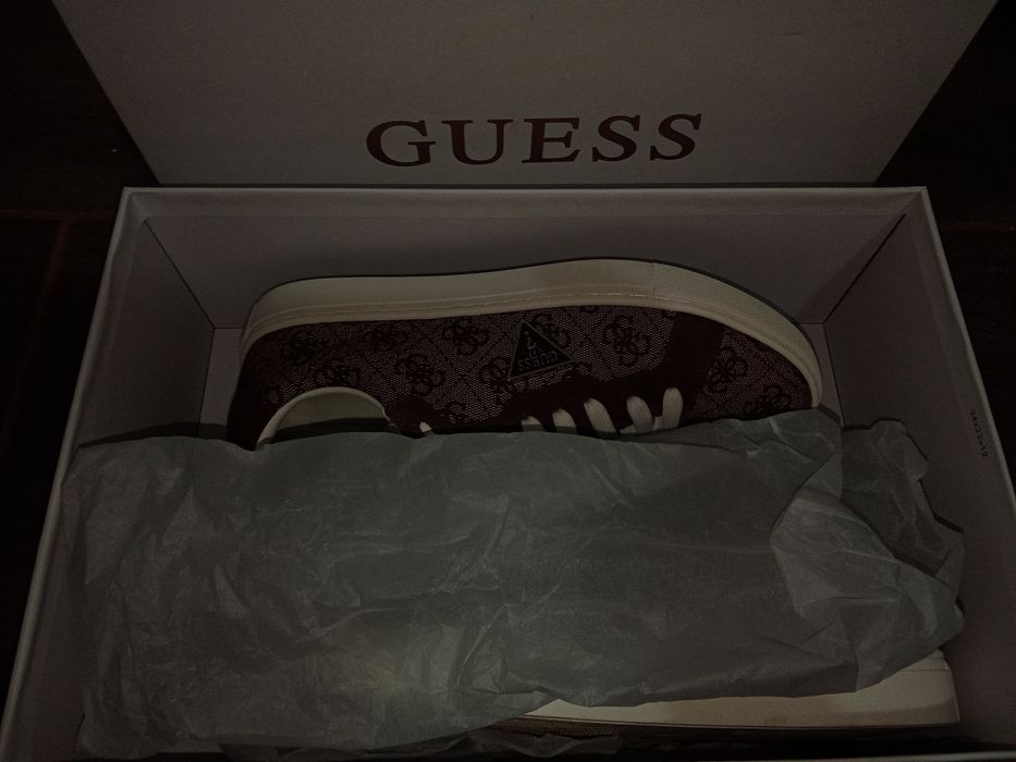Adidasi/Tenisi GUESS