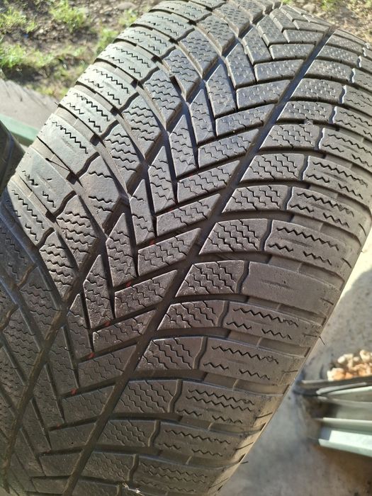 2 Anvelope de iarnă 255 55 r18 Bridgestone
