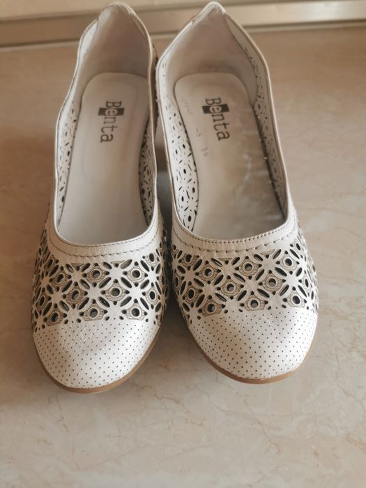 Страхотни обувки на прекрасни цени - Clarks,  Bright и др.