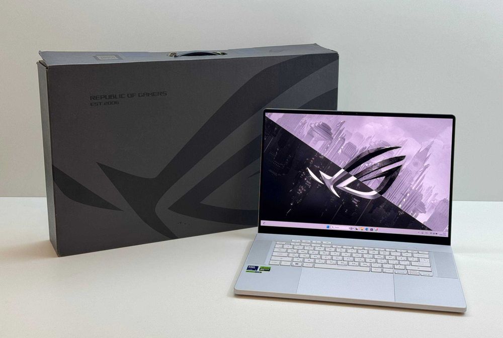 Asus ROG Zephyrus G16 — Ultra 9 185H / LPDDR5X 16GB / RTX 4060 8GB