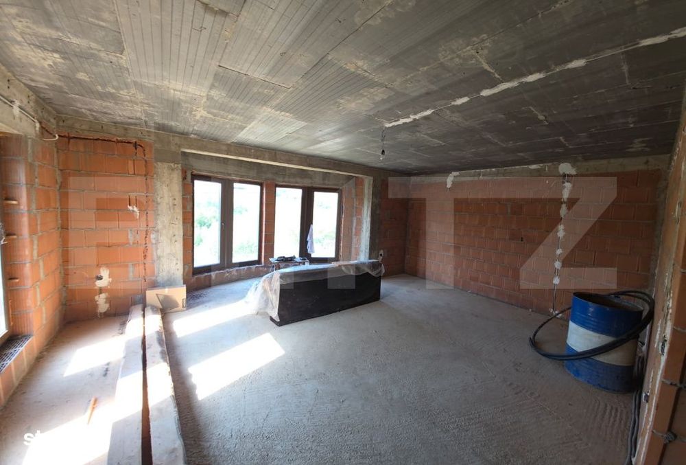 Teren 10 ari cu casa la rosu 240 mp cu plus garaj–Valea Rusului, pan