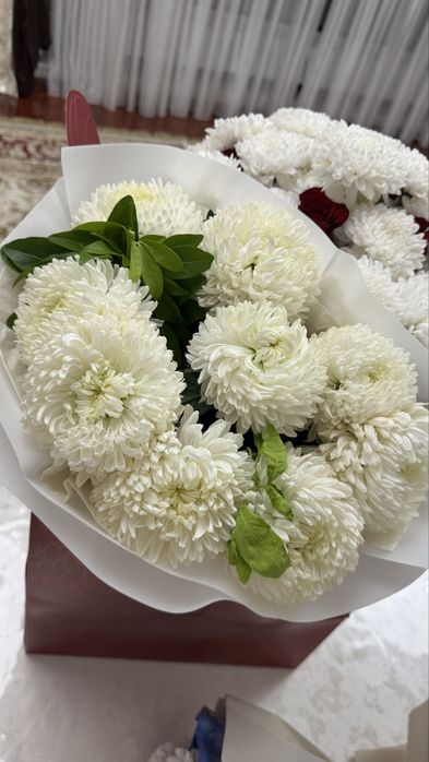 Гүл сатылады. Цветы.