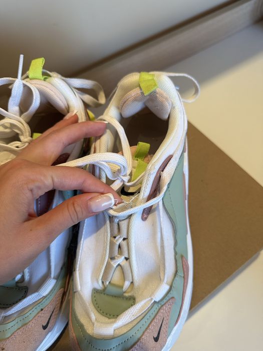 Маратонки Nike.