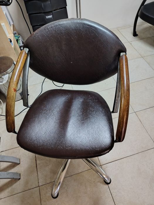 Професионален фризьорски стол