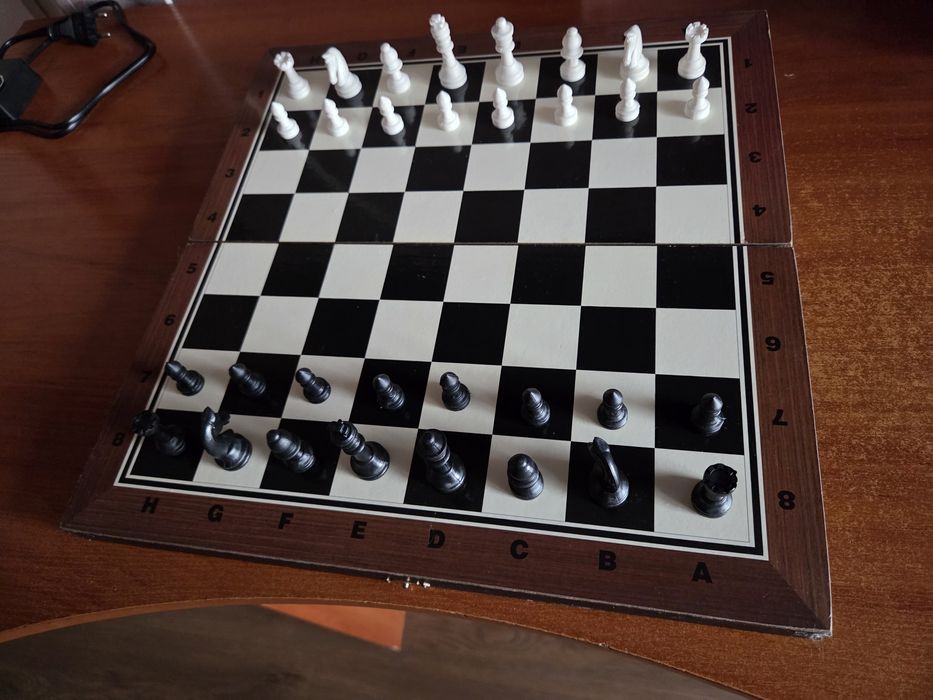 Продавам голям дървен шах