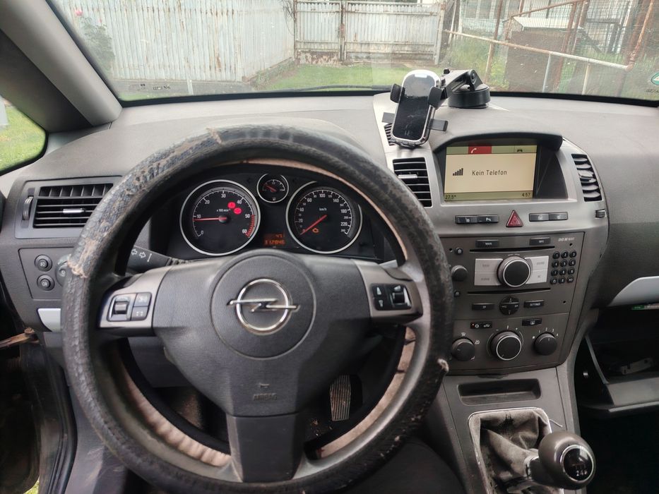 Dezmembrez Opel zafira b
