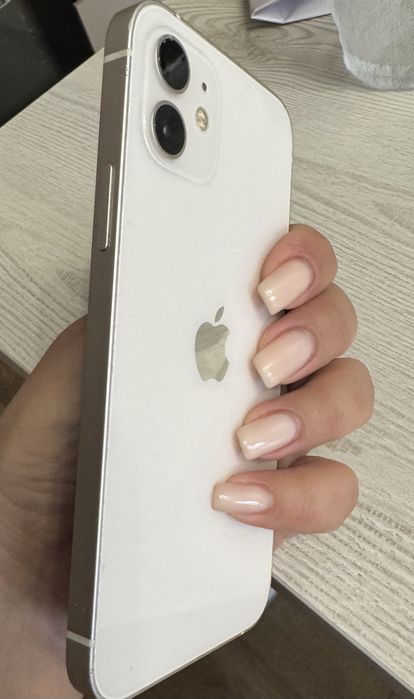 Айфон 12 в отличном состоянии