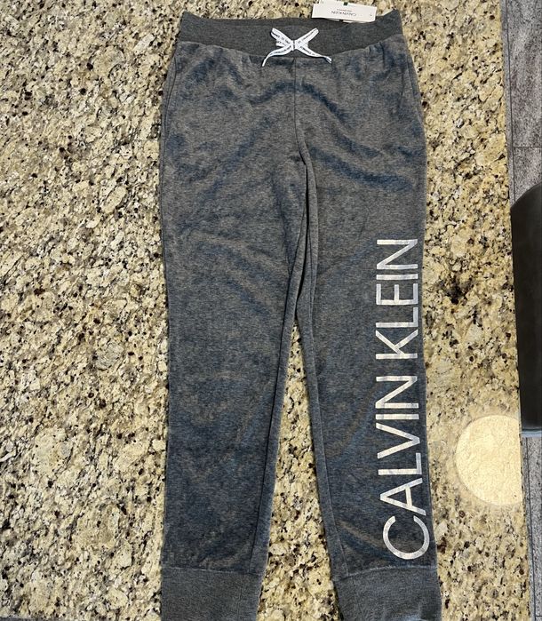 Маркови дрешки Calvin Klein NIKE