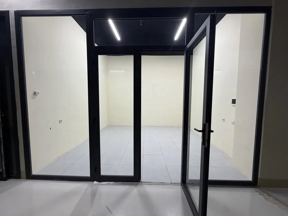 Ibn sino Savdo markazida dukon sotiladi