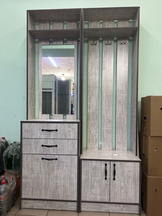 Прихожая в сером цвете