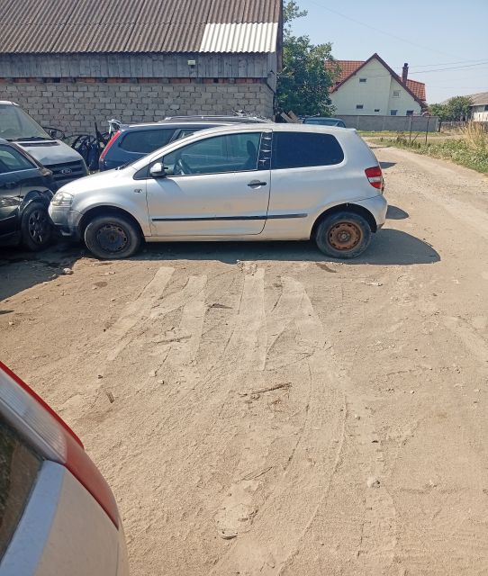Dezmembram Volkswagen VW Fox 2 [2003 - 2007] Hatchback 1.0 MT (71 hp)