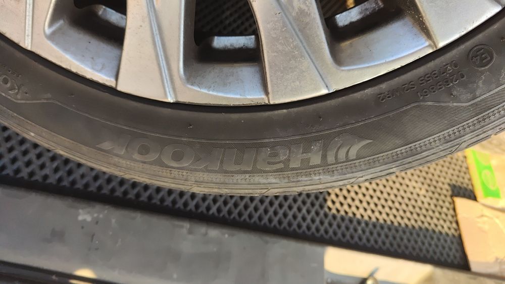 Продам комплект летних шин