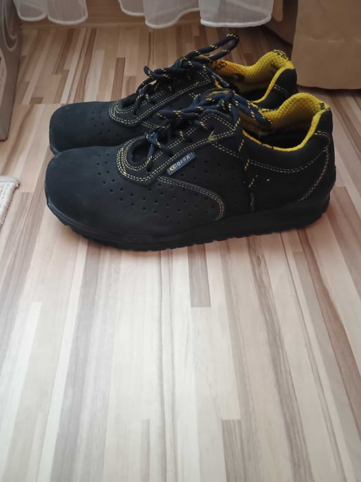 Защитни работни обувки