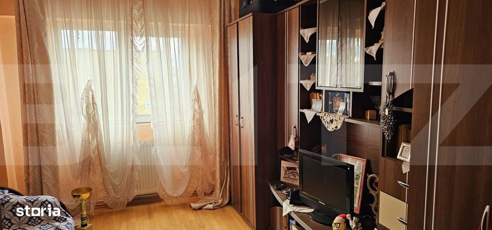 Apartament generos: 97,5 mp, 5 camere, 2 bai mari