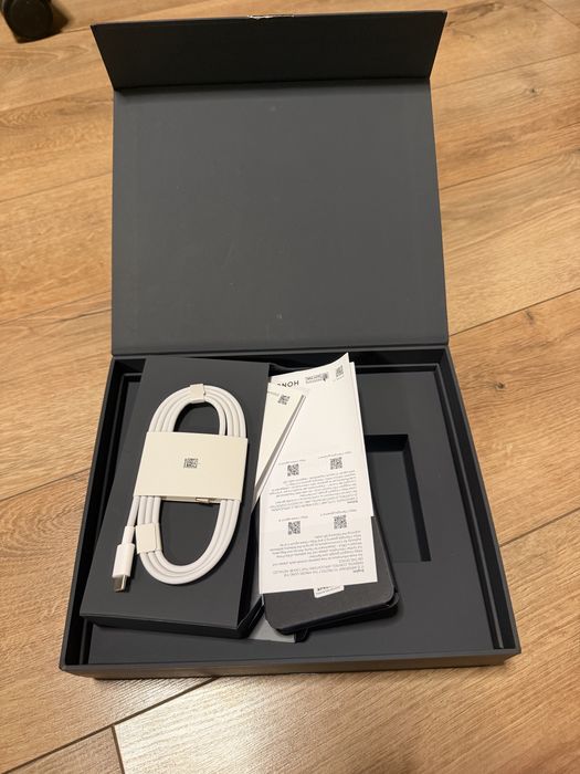 Продавам Honor Magic V3 12/512 GB Black