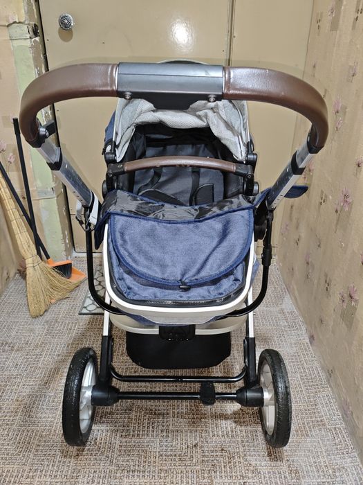 Коляска все регулируется  зима лето