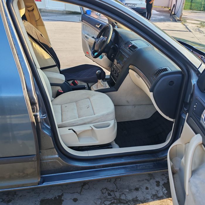 Vând Skoda Octavia