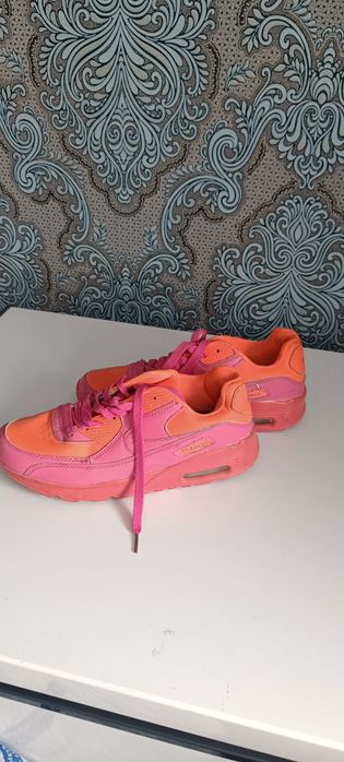 Продам кроссовки