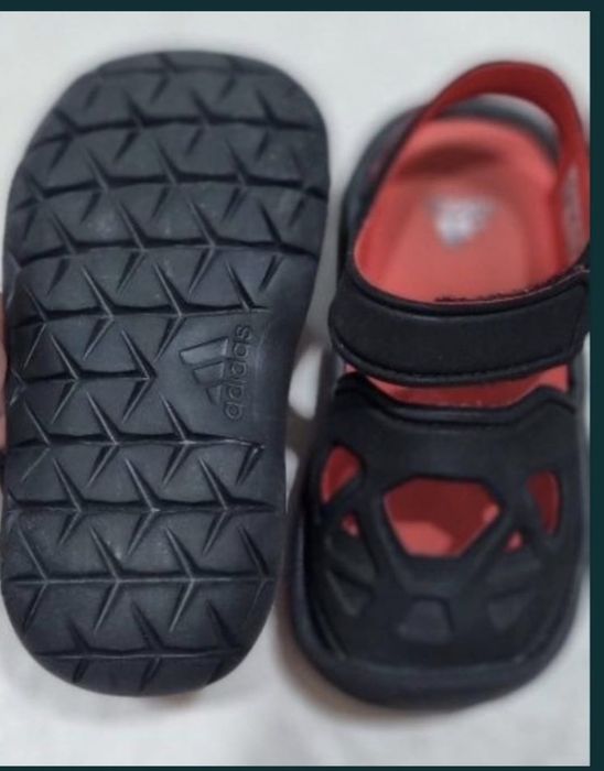 Sandale baietel alb cu albastru si rosu cu negru