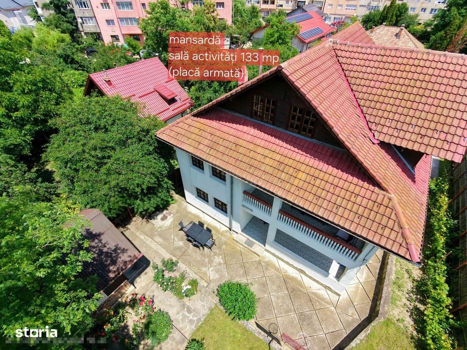 Conac modern cu deal propriu: 399 mp casă, 4828 mp teren
