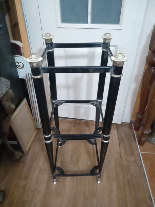 Полки для цветов . Металл