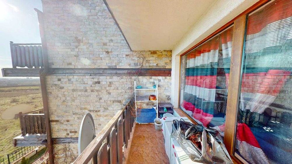 Просторен тристаен апартамент в к-с „Sunny House“, Ниска такса