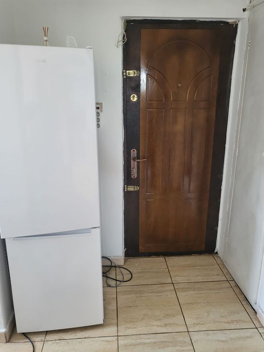 INCHIRIEZ apartament  cu doua camere