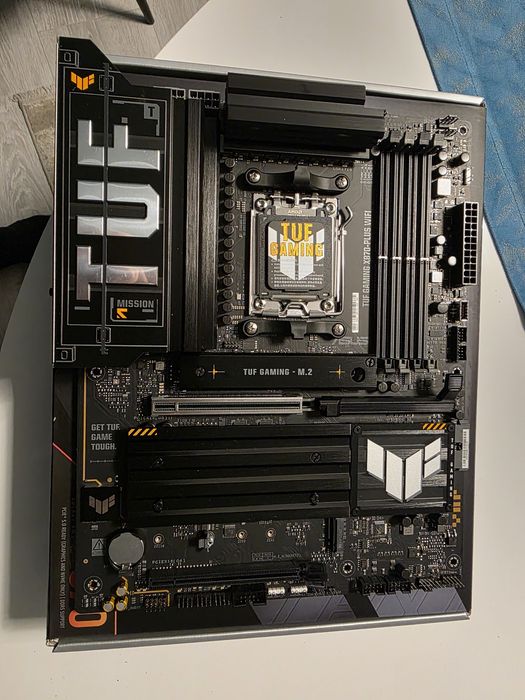 Placa de baza Asus TUF Gaming x870 Plus Wifi aproape noua!! Factura + Garantie