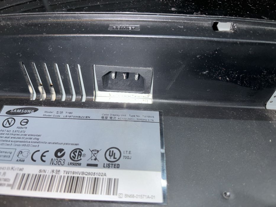 Монитор Samsung в хорошем состоянии