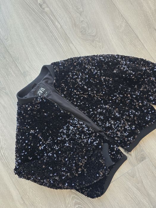 Черно яке на пайети Zara