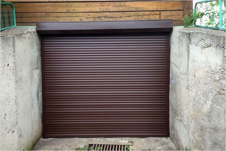 Секционные ворота ролставни